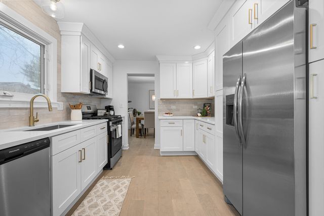 1021 Foxworth Boulevard, Lombard, IL 60148