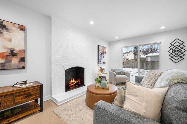 1021 Foxworth Boulevard, Lombard, IL 60148