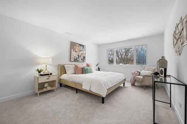 1021 Foxworth Boulevard, Lombard, IL 60148