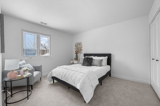 1021 Foxworth Boulevard, Lombard, IL 60148