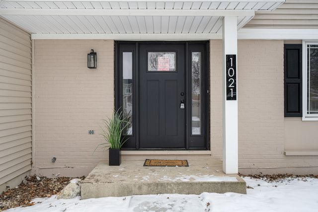 1021 Foxworth Boulevard, Lombard, IL 60148