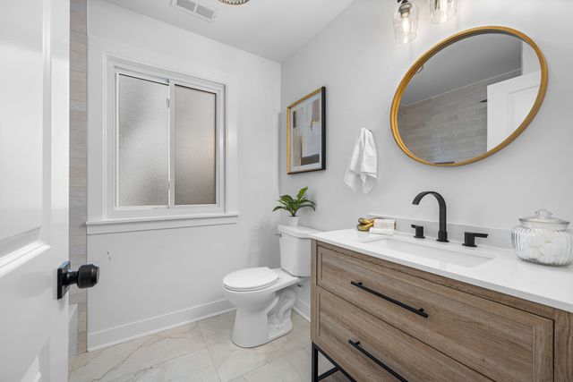 1021 Foxworth Boulevard, Lombard, IL 60148