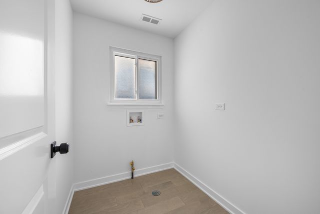 1021 Foxworth Boulevard, Lombard, IL 60148