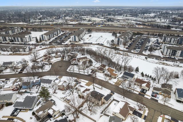 1021 Foxworth Boulevard, Lombard, IL 60148