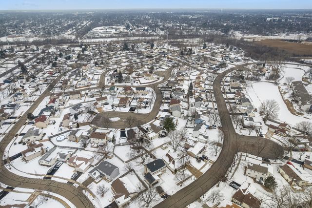 1021 Foxworth Boulevard, Lombard, IL 60148