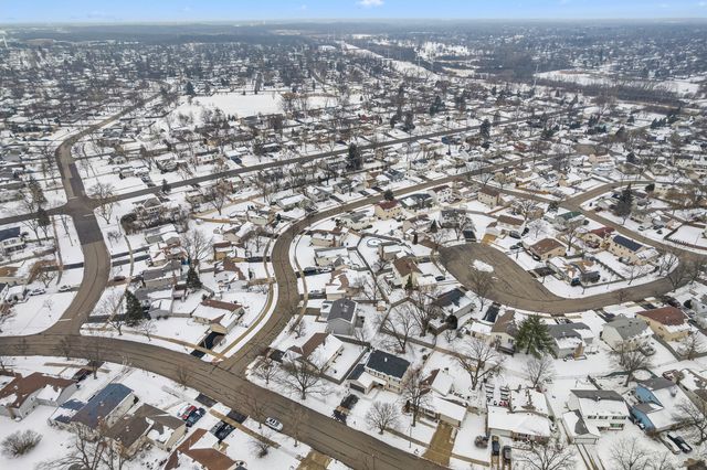 1021 Foxworth Boulevard, Lombard, IL 60148