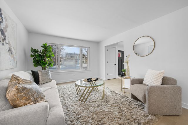 1021 Foxworth Boulevard, Lombard, IL 60148