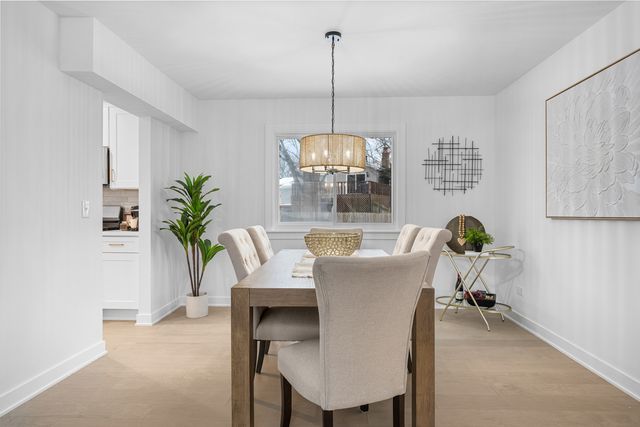 1021 Foxworth Boulevard, Lombard, IL 60148