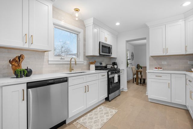 1021 Foxworth Boulevard, Lombard, IL 60148