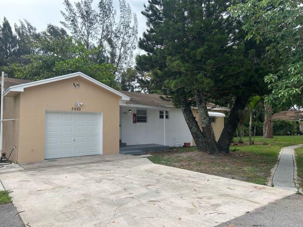 3920 7th Avenue N, Lake Worth Beach, FL 33461