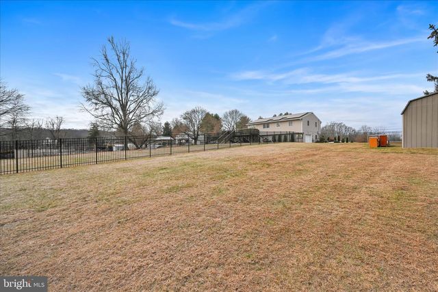 1145 HIGHLAND DR, Mechanicsburg, PA 17055