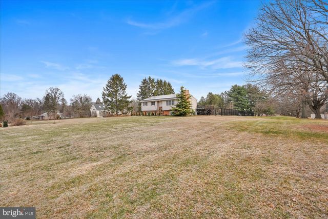1145 HIGHLAND DR, Mechanicsburg, PA 17055