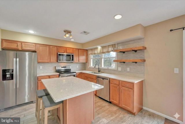 1145 HIGHLAND DR, Mechanicsburg, PA 17055