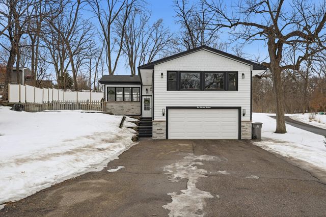 16919 Cottage Grove Avenue, Wayzata, MN 55391