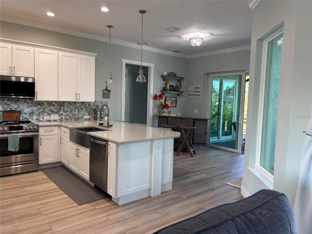 805 30TH COURT E, Bradenton, FL 34208