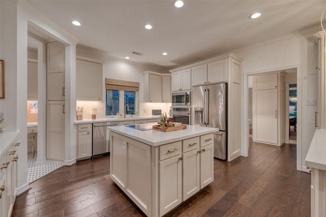 919 Old Valley Way, Houston, TX 77094