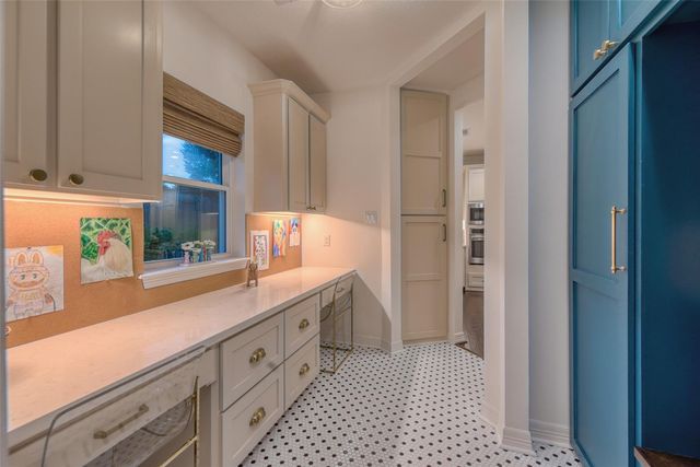 919 Old Valley Way, Houston, TX 77094