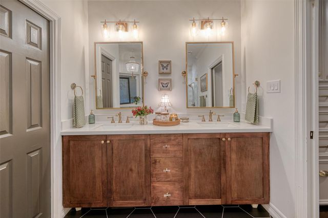 919 Old Valley Way, Houston, TX 77094