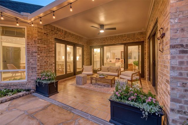 919 Old Valley Way, Houston, TX 77094