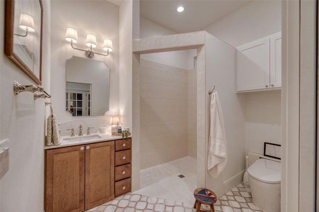 919 Old Valley Way, Houston, TX 77094