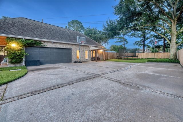 919 Old Valley Way, Houston, TX 77094
