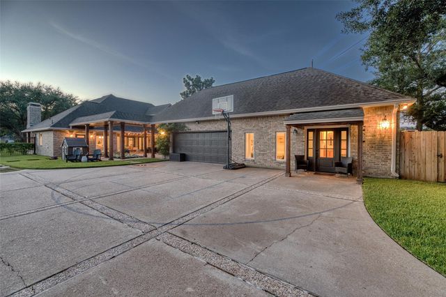 919 Old Valley Way, Houston, TX 77094