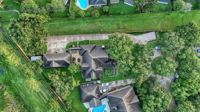 919 Old Valley Way, Houston, TX 77094
