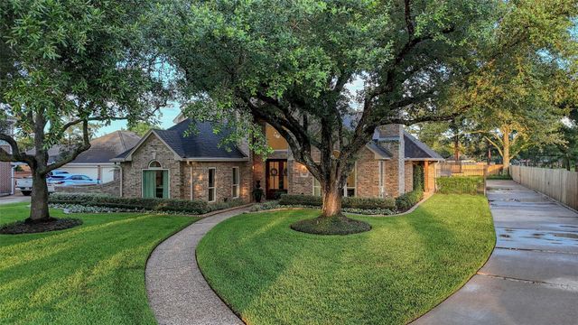 919 Old Valley Way, Houston, TX 77094