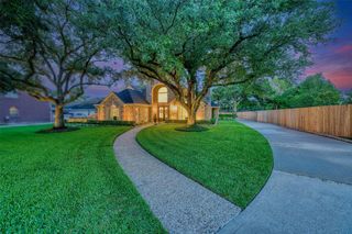 919 Old Valley Way, Houston, TX 77094