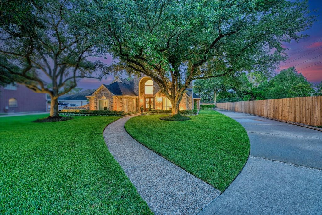 919 Old Valley Way, Houston, TX 77094