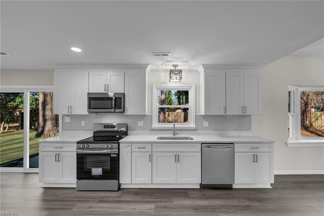 2300 Plantation DR, Virginia Beach, VA 23454