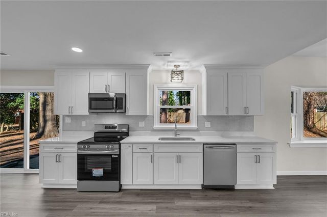 2300 Plantation DR, Virginia Beach, VA 23454