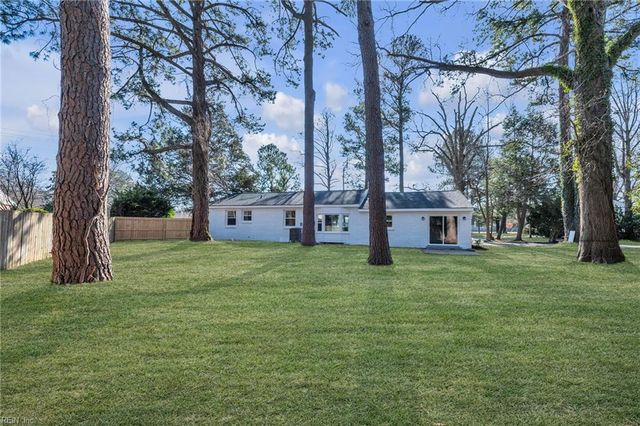 2300 Plantation DR, Virginia Beach, VA 23454