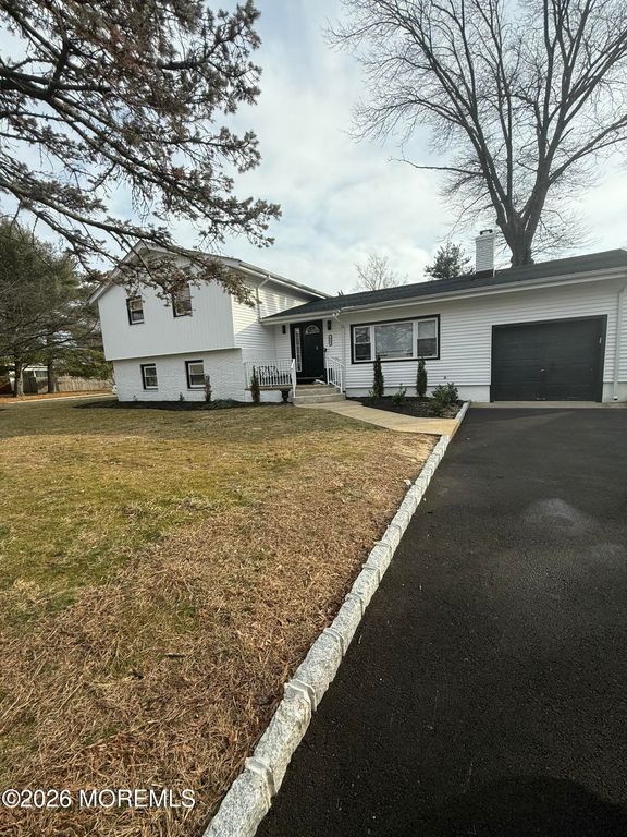 608 Carol Avenue, Oakhurst, NJ 07755