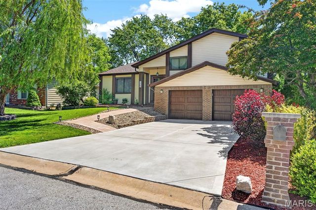 329 Kimberly Lane, St Peters, MO 63376