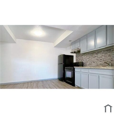 6101 Hirsch Road, Houston, TX 77026