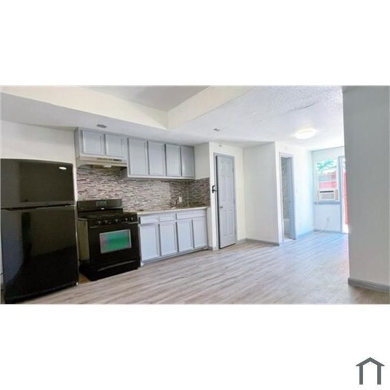 6101 Hirsch Road, Houston, TX 77026