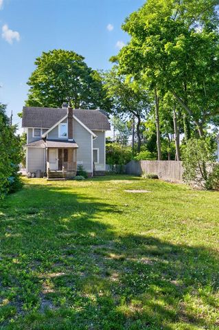 49 Cedar Street, Babylon, NY 11702