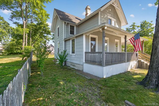 49 Cedar Street, Babylon, NY 11702