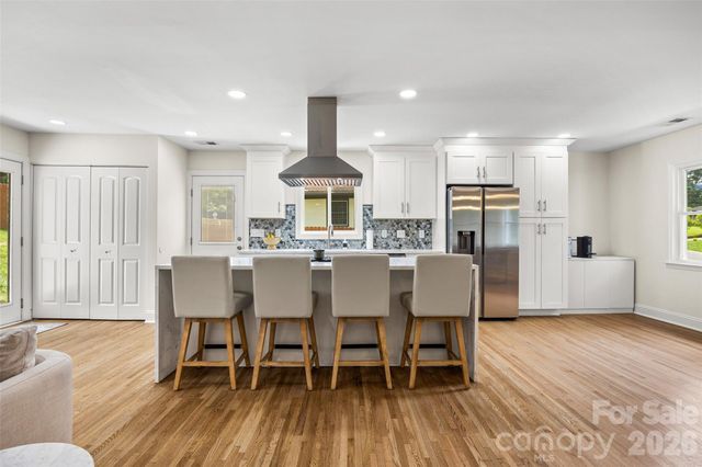 1142 Fox Run Drive, Charlotte, NC 28212