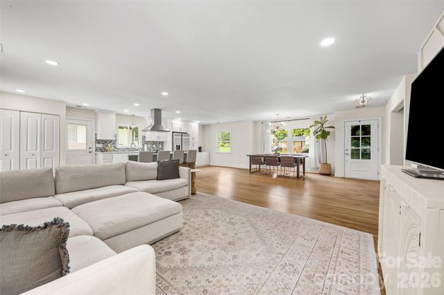 1142 Fox Run Drive, Charlotte, NC 28212