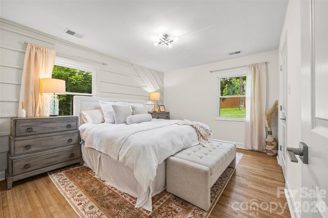 1142 Fox Run Drive, Charlotte, NC 28212