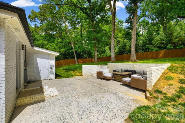 1142 Fox Run Drive, Charlotte, NC 28212