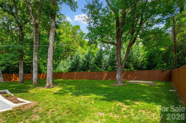1142 Fox Run Drive, Charlotte, NC 28212