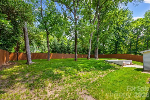 1142 Fox Run Drive, Charlotte, NC 28212