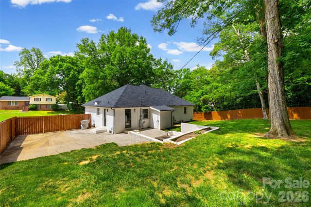 1142 Fox Run Drive, Charlotte, NC 28212