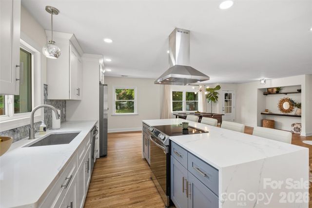 1142 Fox Run Drive, Charlotte, NC 28212