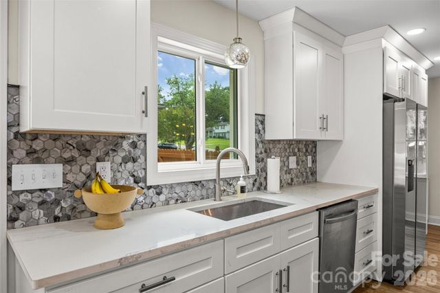 1142 Fox Run Drive, Charlotte, NC 28212