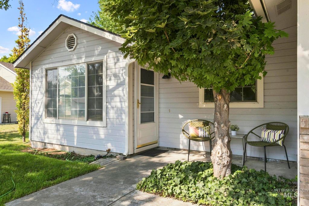 586 N Tidwell Way, Meridian, ID 83642 photo 4