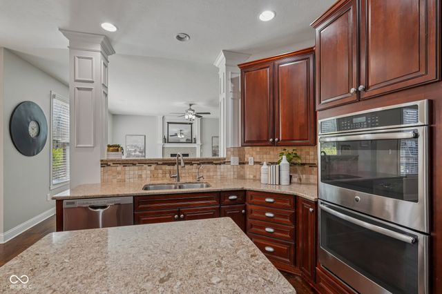 6677 W May Apple Drive, Mccordsville, IN 46055